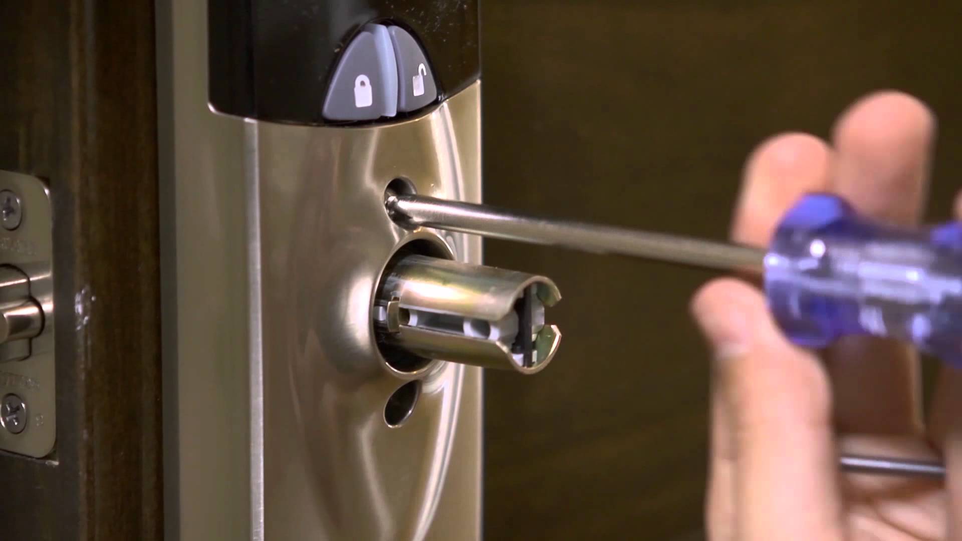 What are the benefits of hiring a locksmith? post thumbnail image